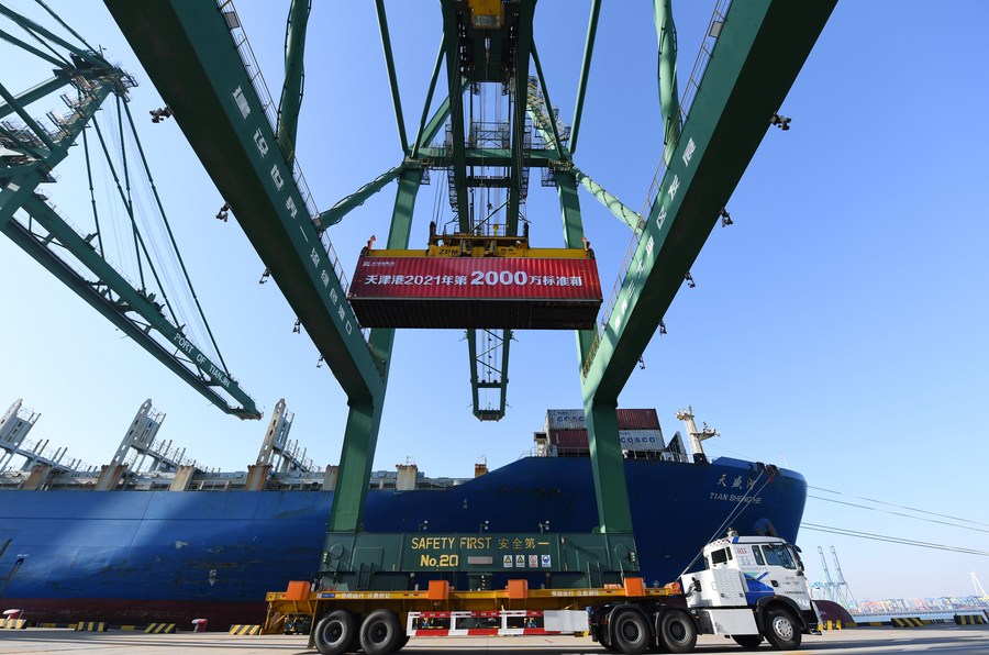 天津港处理创纪录的第 2000 万个集装箱