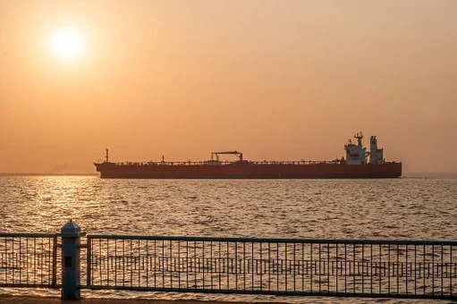 俄罗斯油轮安全认证遇阻 印度船级社抛出“橄榄枝”