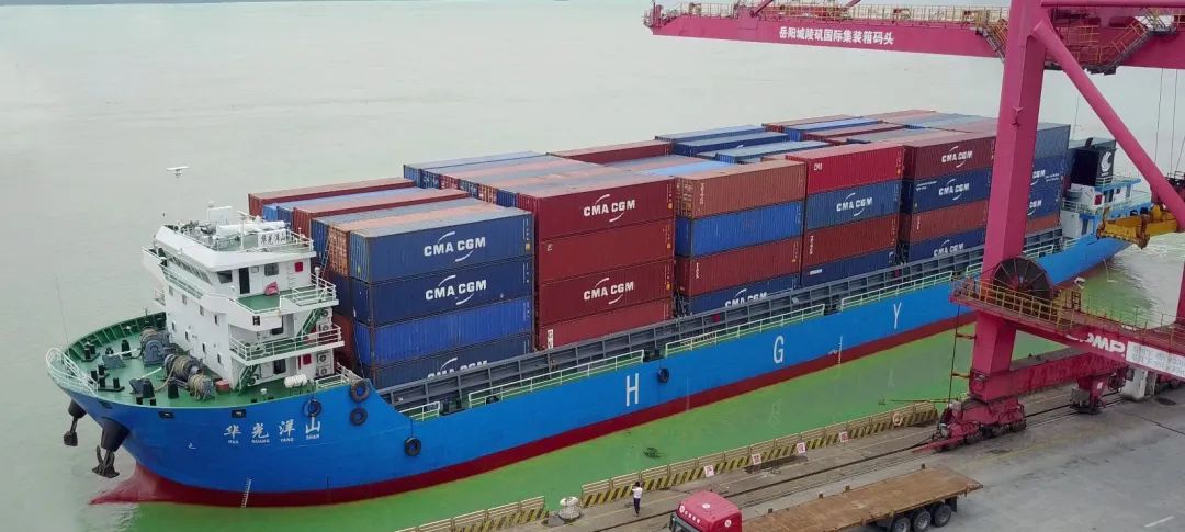 长江里的货代，靠运营驳船上市了？
