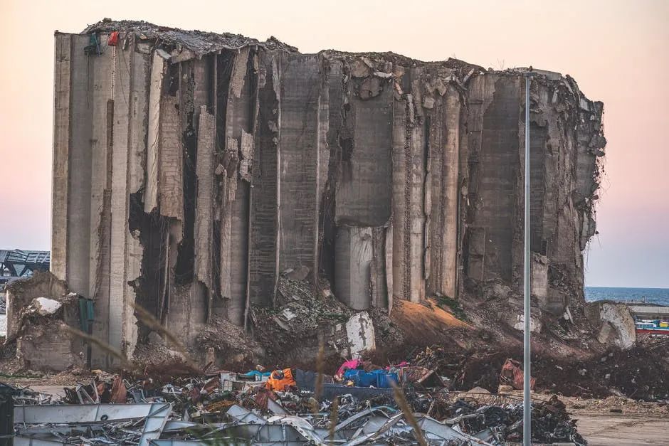 贝鲁特大爆炸两周年，遗存谷仓发生坍塌！